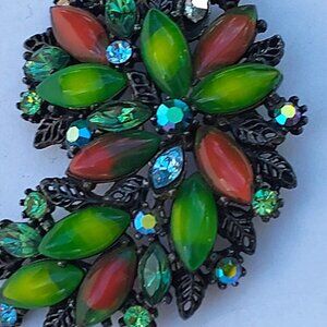 Vintage signed art-Arthur pepper giver naiveté Rhinestones multicolor brooch